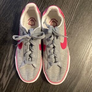 🍍 Nike Women's Gray and Pink Swoosh 🍍SIZE 10🍍H-3